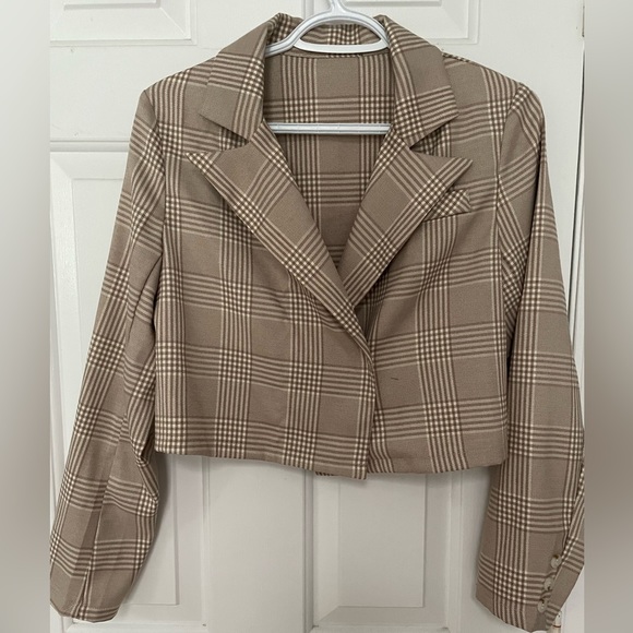 Formal co-ord set. Skirt & Blazer. Beige Colour. - Picture 4 of 4